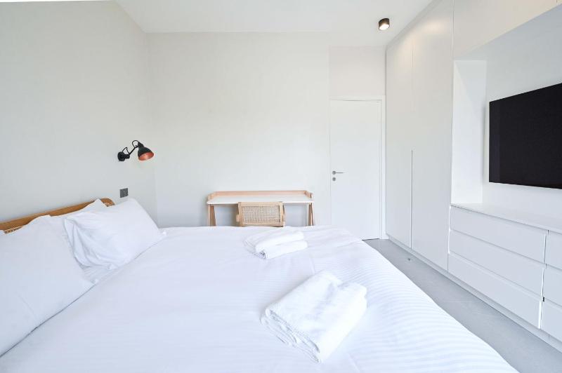 Pleasant 2BR with Mamad and Balcony by Holyguest - image 8