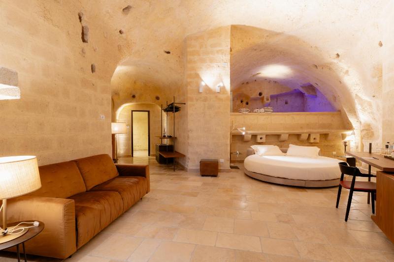 King Suite with Spa Bath image 1