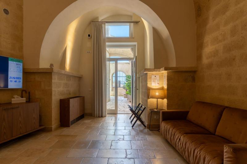 King Suite with Spa Bath image 3