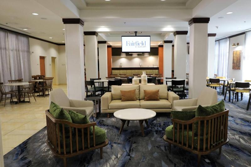 Fairfield Inn & Suites by Marriott San Antonio Alamo Plaza/Convention Center - image 1