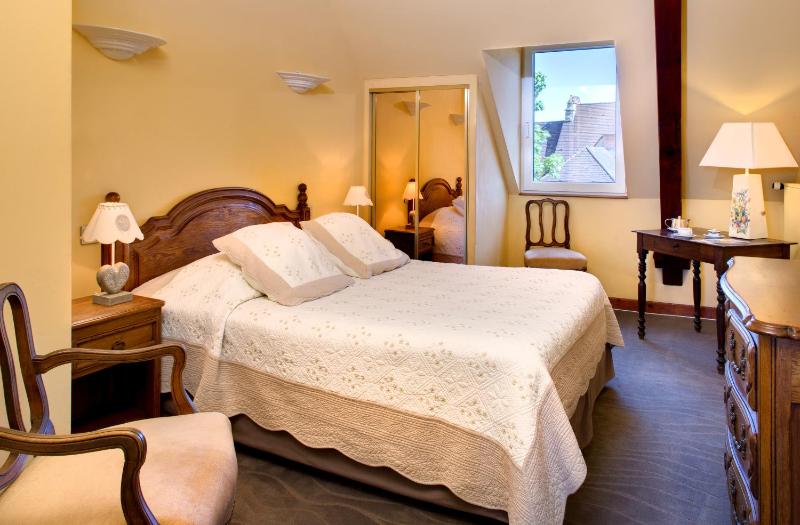 Standard Double Room image 3
