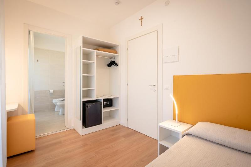Single Room with Balcony image 3