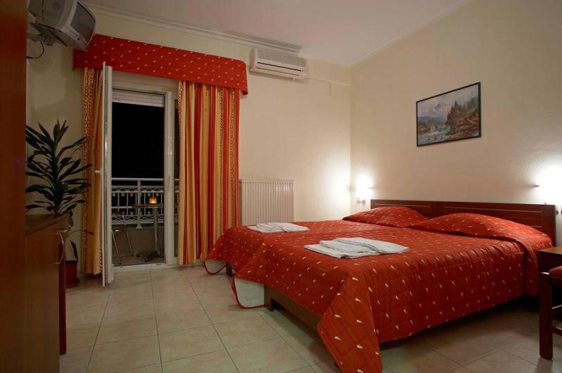Double or Twin Room image 3