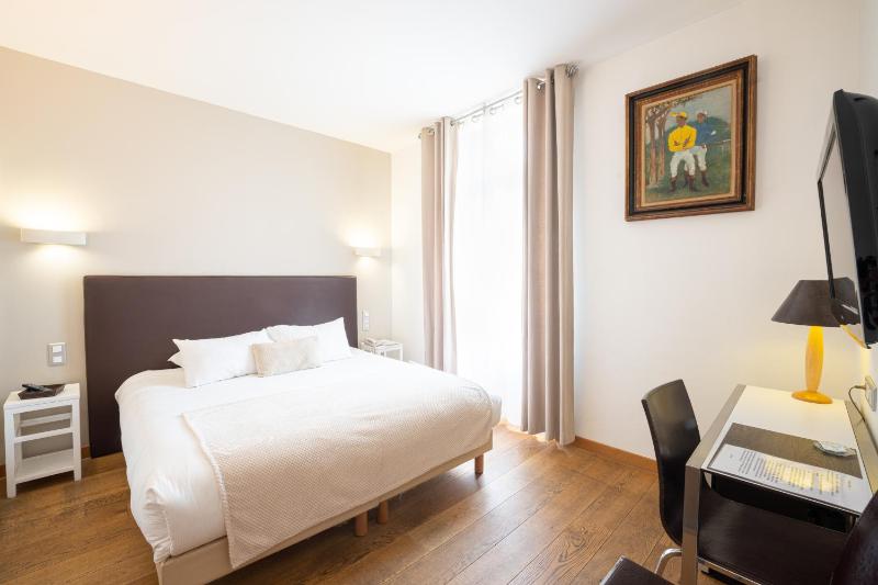 Standard Double Room image 3