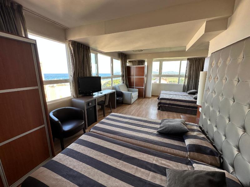 Family Room with no Terrace image 1
