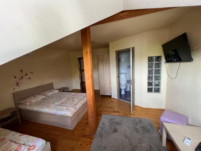Triple Room with Private Bathroom image 4