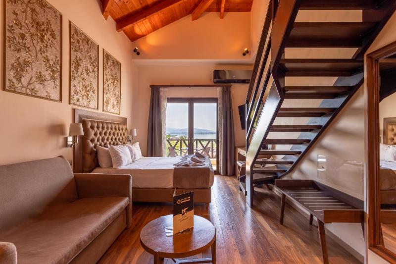 Suite with Lake View image 3