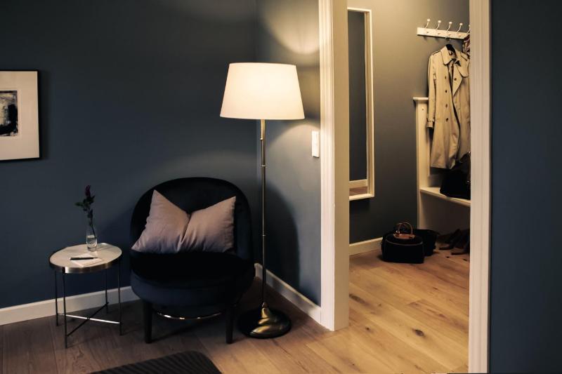 Superior King Room image 3