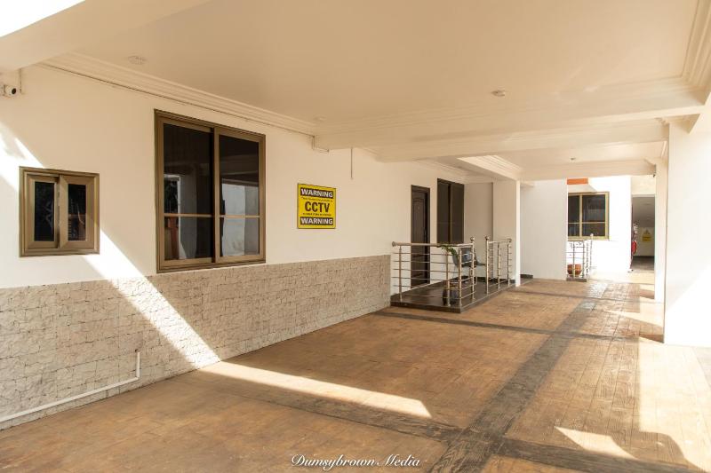 3 Bed Furnished Apartment - Wifi Parking Aircon - image 8
