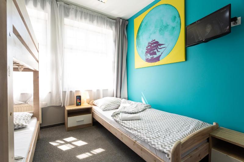 Triple Room with Shared Bathroom image 3