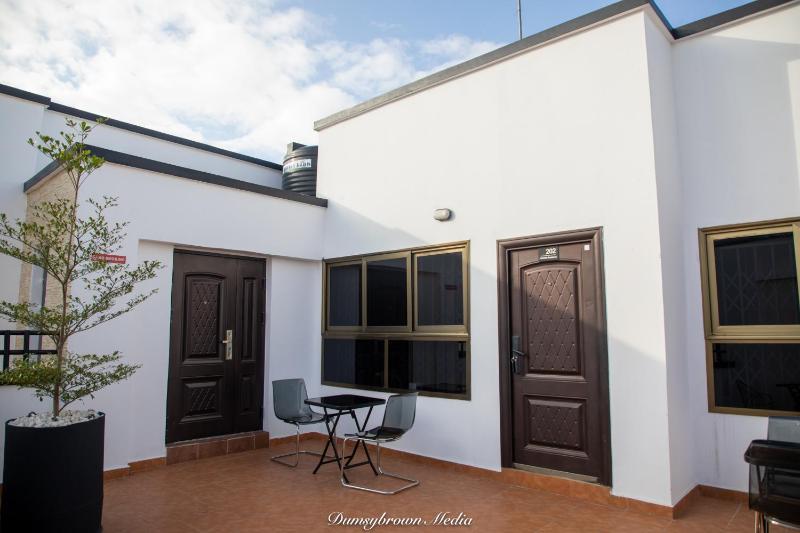 1 Bed Furnished Apt - Wifi Aircon Parking - image 10