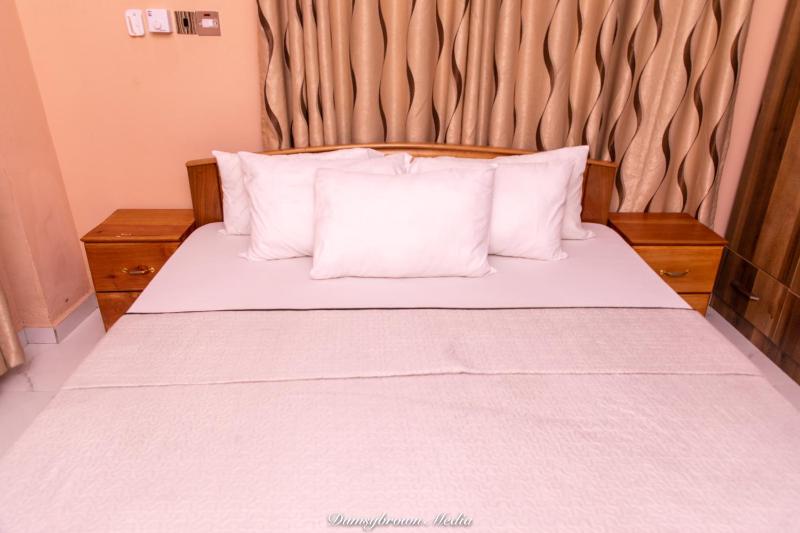 1 Bed Furnished Apt - Wifi Aircon Parking - image 16