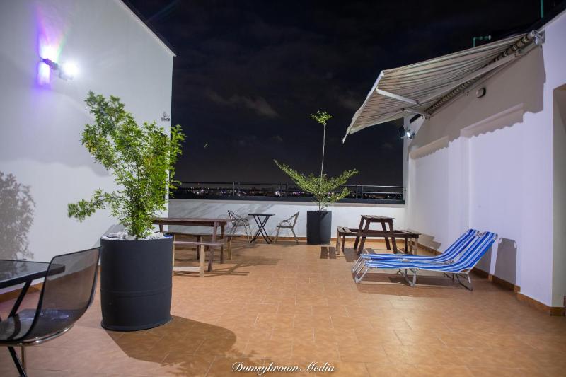 1 Bed Furnished Apt - Wifi Aircon Parking - image 15