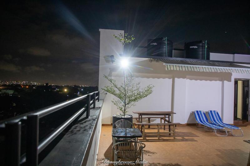 1 Bed Furnished Apt - Wifi Aircon Parking - image 11