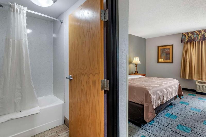 King Room - Non-Smoking image 2