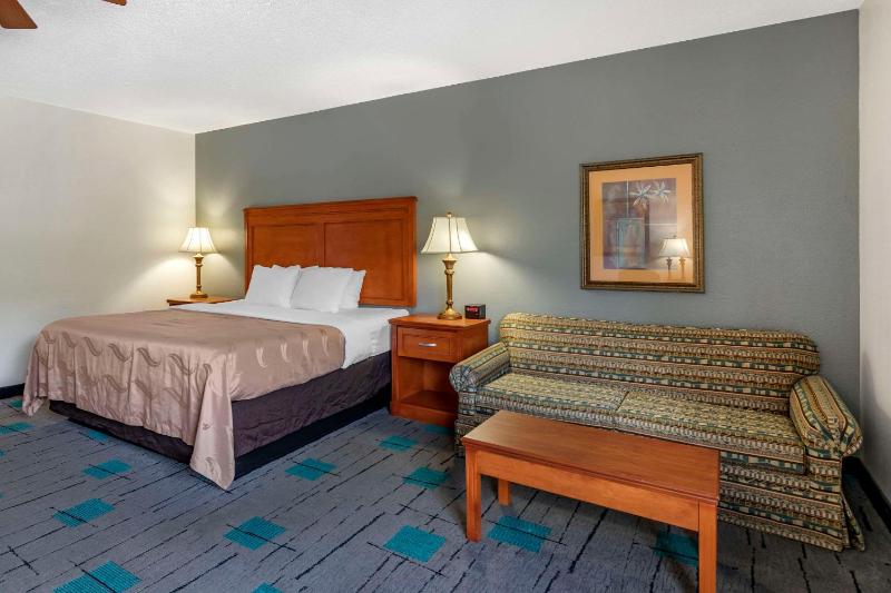 King Suite - Non-Smoking image 1