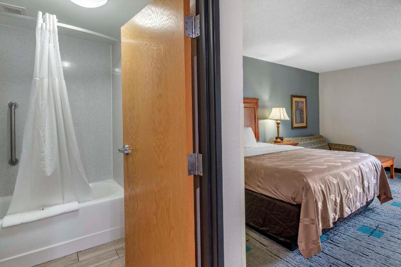 King Suite - Non-Smoking image 2