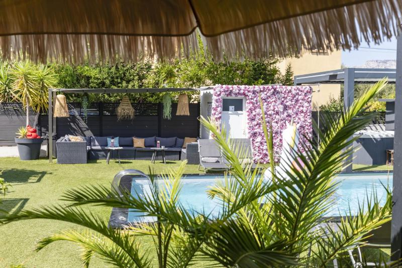 Hôtel Eden Cassis - centre-ville- piscine chauffée jacuzzi et sauna - parking privé - image 36