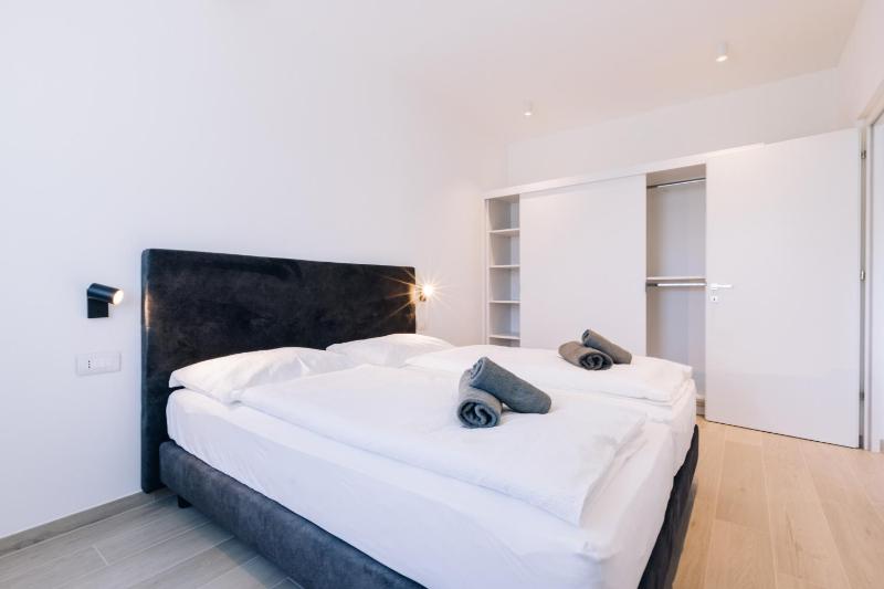 One-Bedroom Apartment image 3