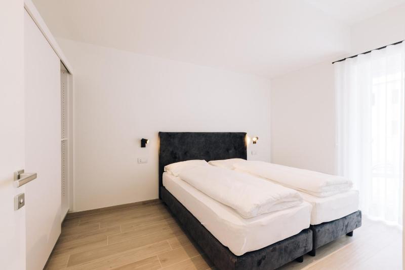 One-Bedroom Apartment image 2