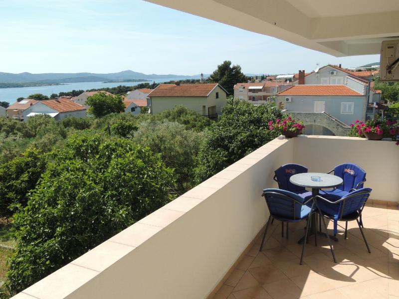 One-Bedroom Apartment with Sea View image 4