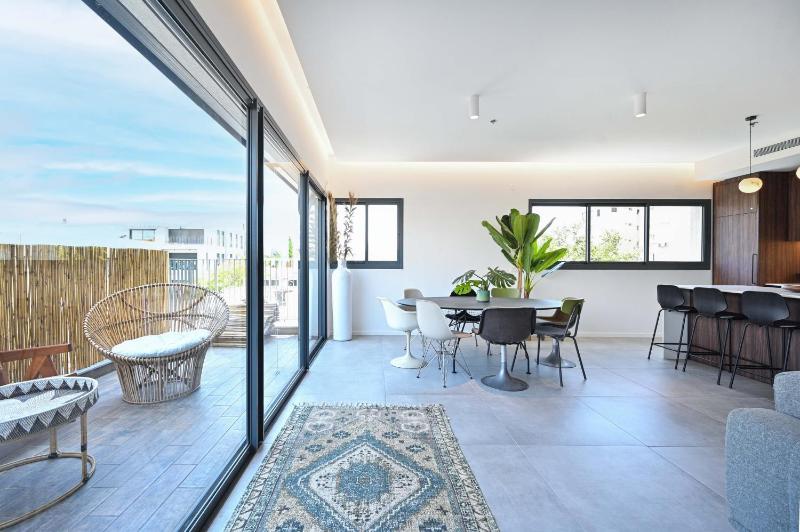 Modern 3BR retreat in the Old North by HolyGuest - image 7