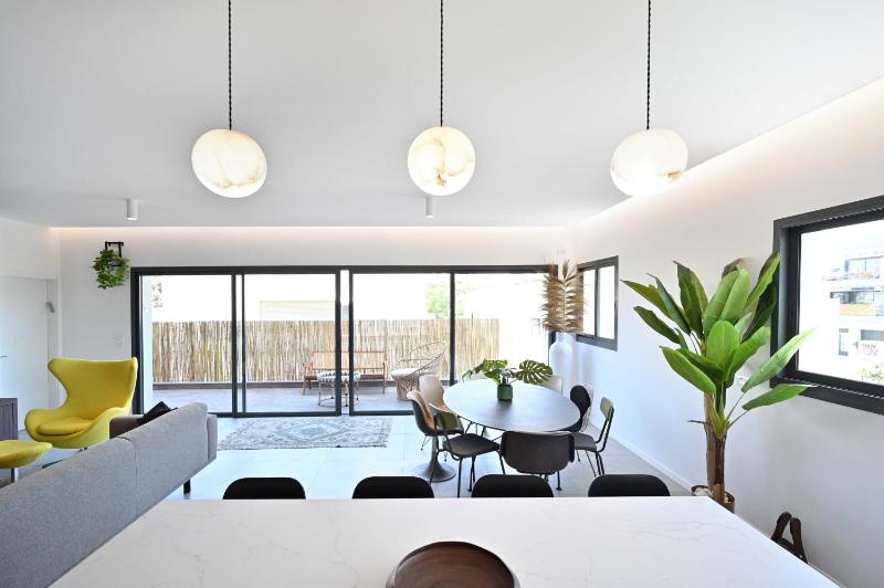 Modern 3BR retreat in the Old North by HolyGuest - image 14