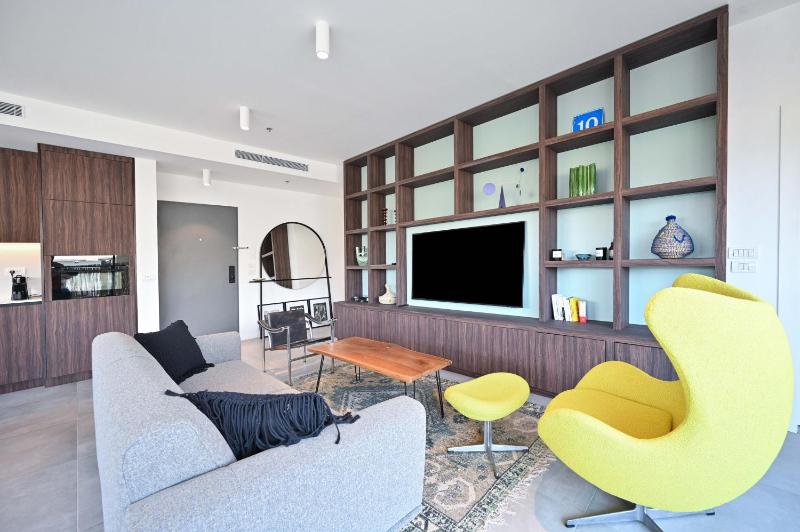 Modern 3BR retreat in the Old North by HolyGuest - image 13