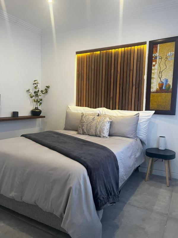 One-Bedroom Apartment image 4