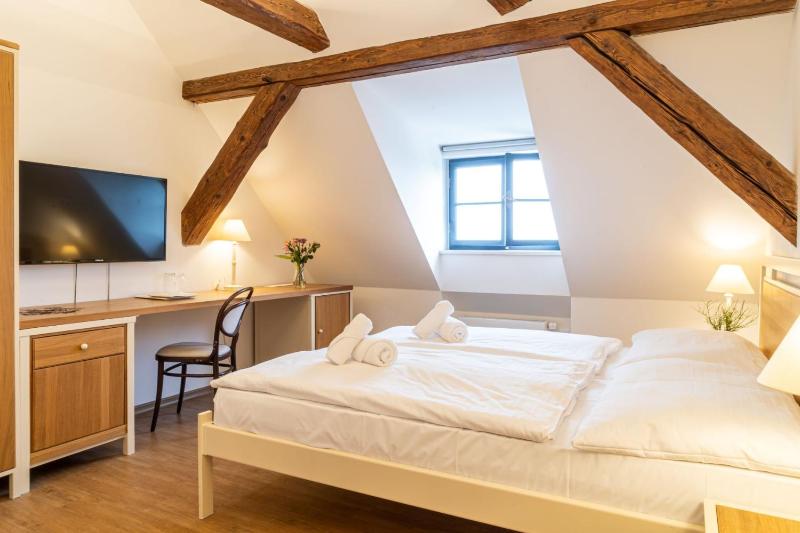 Double Room image 2