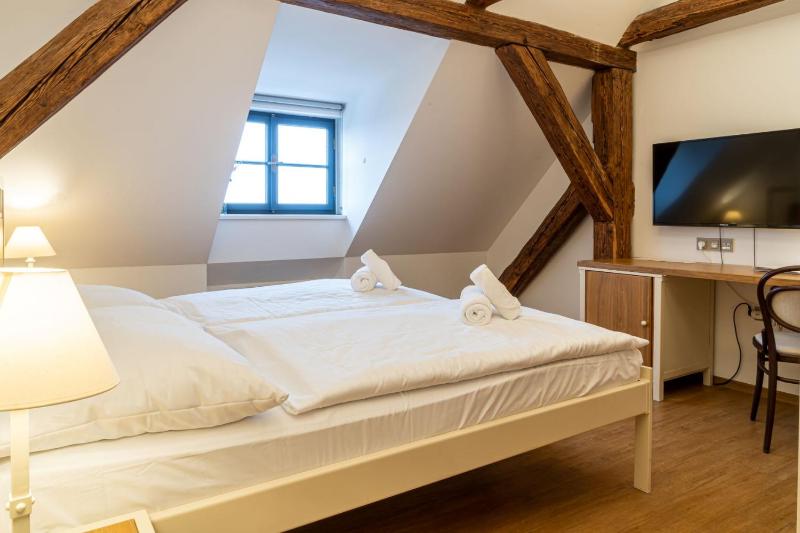 Twin Room image 3