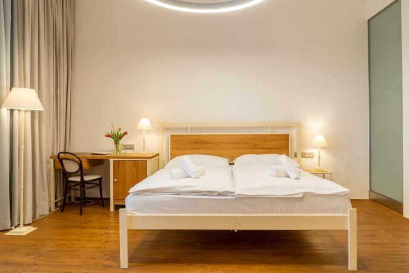 Double Room image 3