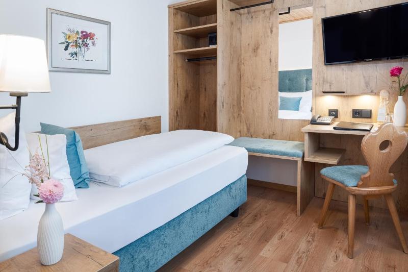 Economy Room image 1