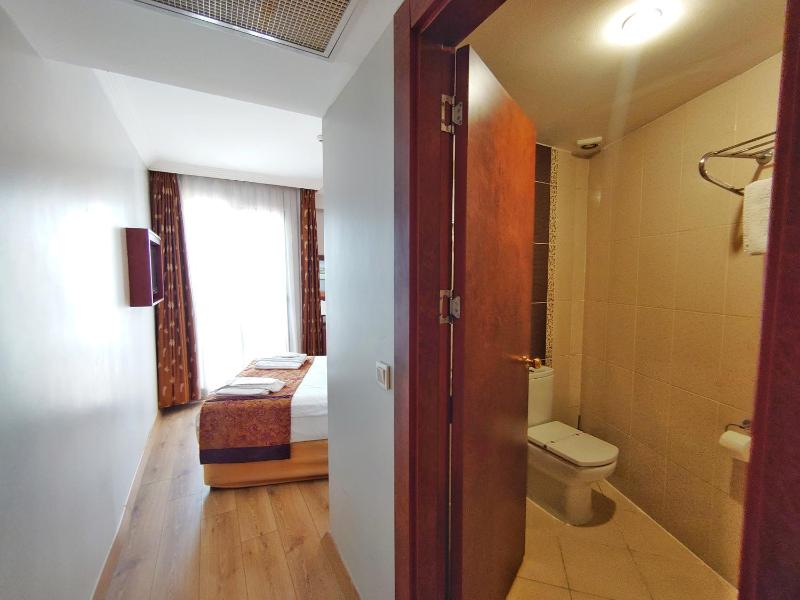 Double Room image 2