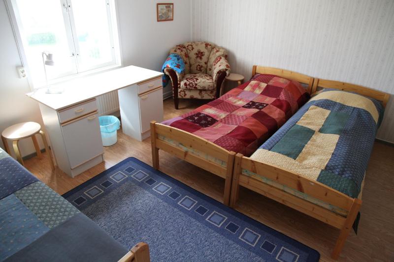 Triple Room with Shared Bathroom image 3