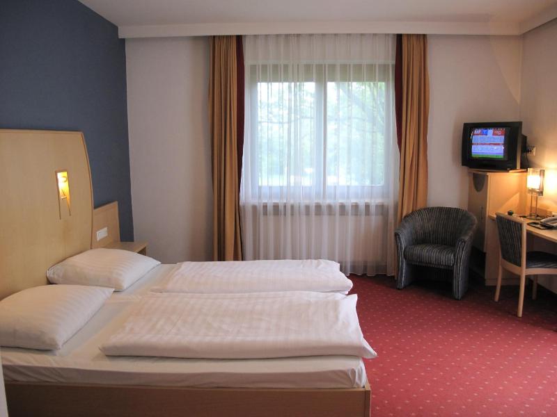Double or Twin Room image 3