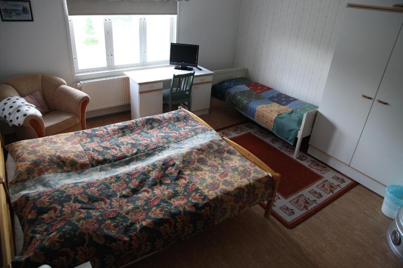 Triple Room with Shared Bathroom image 4