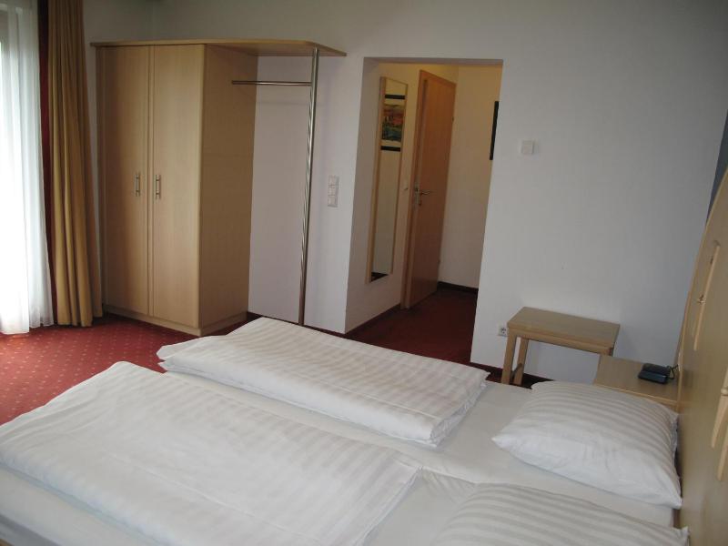 Double or Twin Room image 2