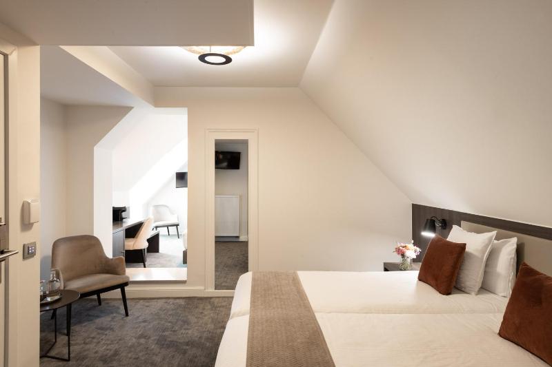 Quadruple Room image 3