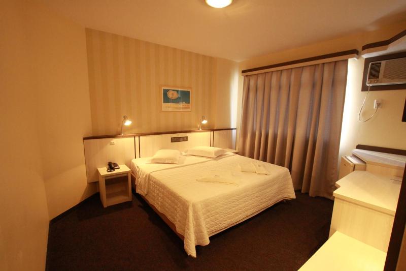 Hotel Blumenau by Pires - Balneário Camboriú - image 2
