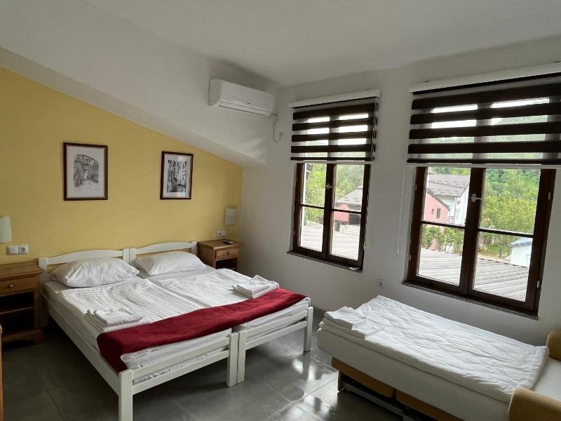 Double Room with Lake View image 1