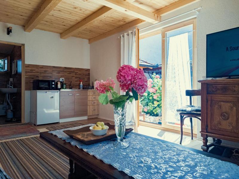 Studio with Garden View image 2