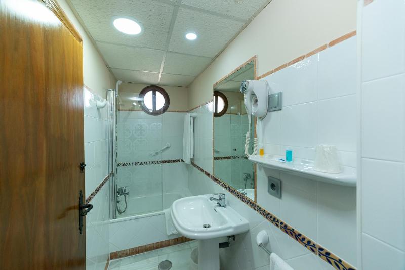 Single Room image 3