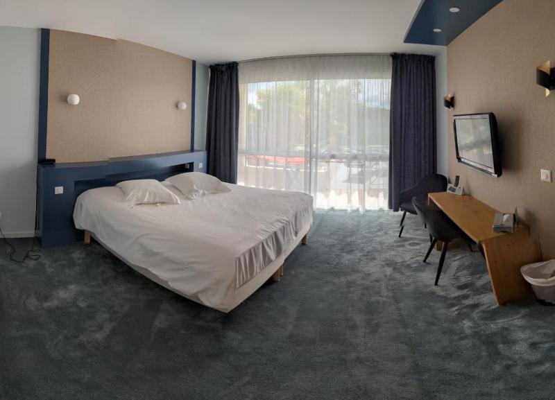 Double or Twin Room image 3