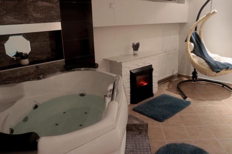 Renovated Apartment with Jacuzzi in Novi Sad - image 16