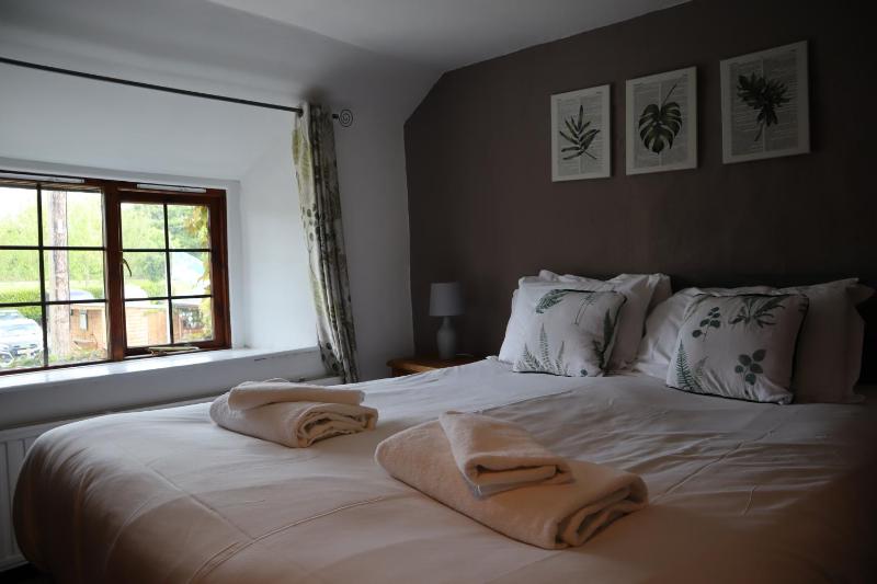 Deluxe Double Room with Garden View image 1