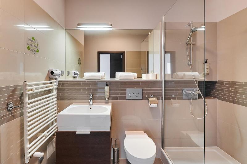 Double or Twin Room image 3