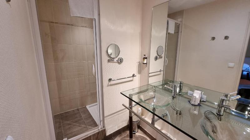 Quadruple Room with Shower image 3