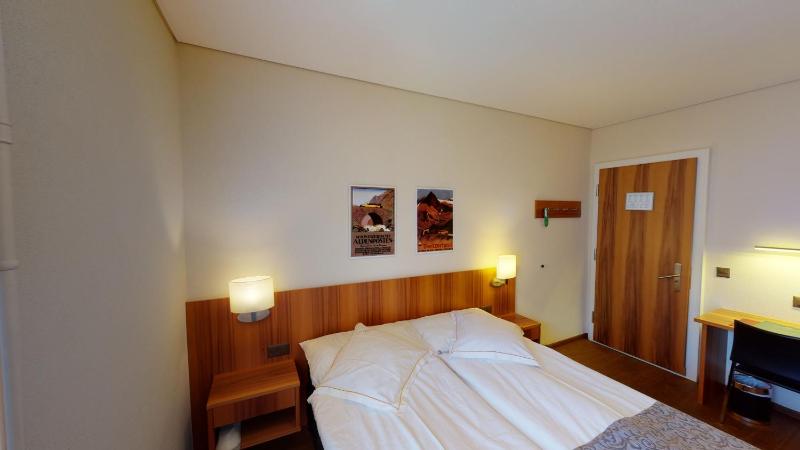 Double Room image 3