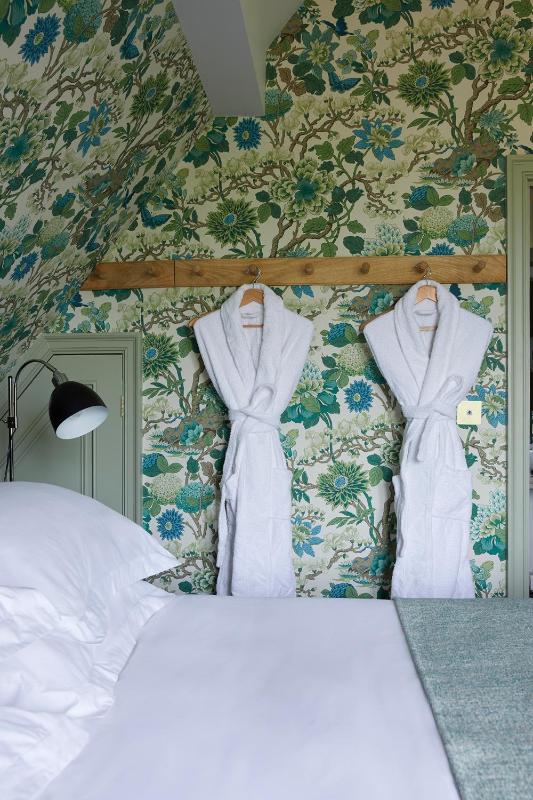 Small Double Room image 3